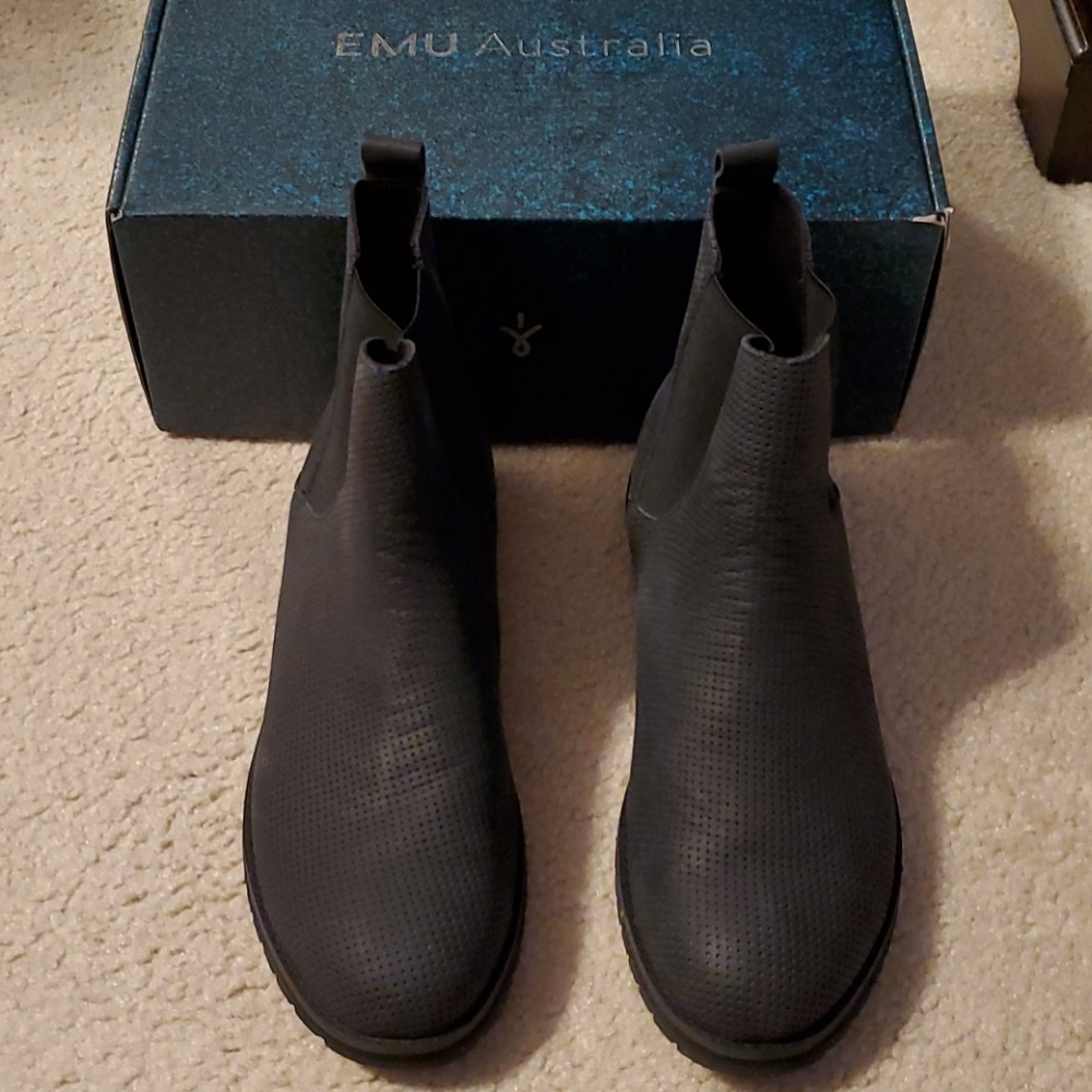 EMU boots